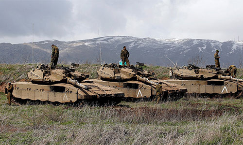 tanques israelíes en el Golán sirio ocupado El enemigo sionista ofrece cobertura aérea a ataques terroristas en Siria
